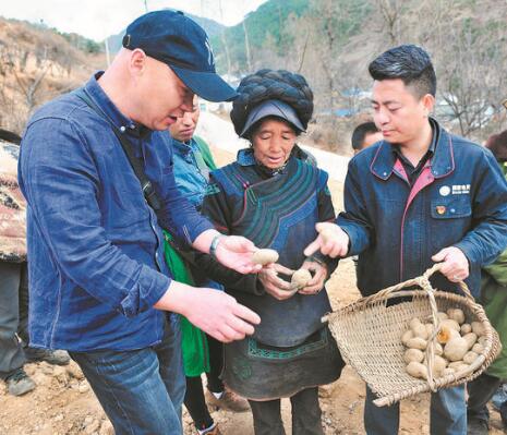 当扶贫排头兵 做发展领路人