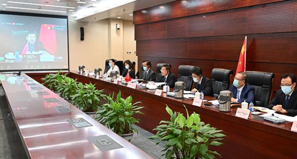 章建华出席国际能源署清洁能源转型峰会会议并发言