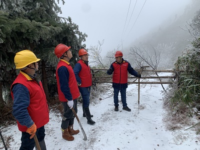 国网东安供电公司不畏寒潮 低温雨雪保供电