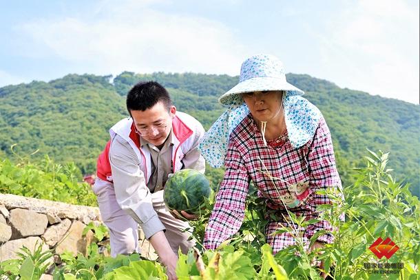 宁海电厂爱心认购西瓜助乡村振兴