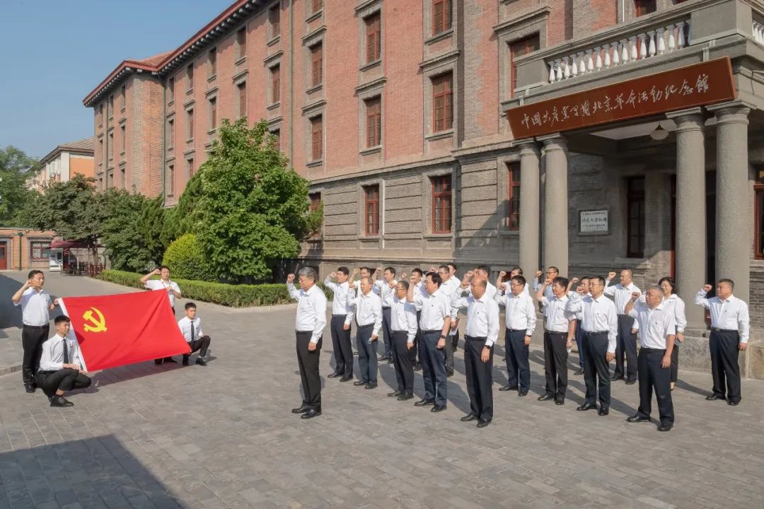 国家能源集团党组成员集体参观学习 “光辉伟业、红色序章”主题展览