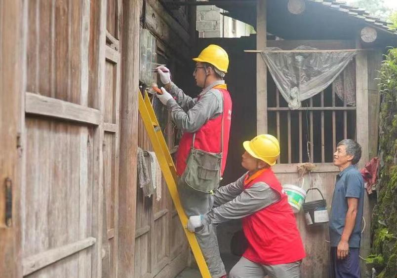 国网仙游县供电公司迁改线路 助力乡村旅游发展