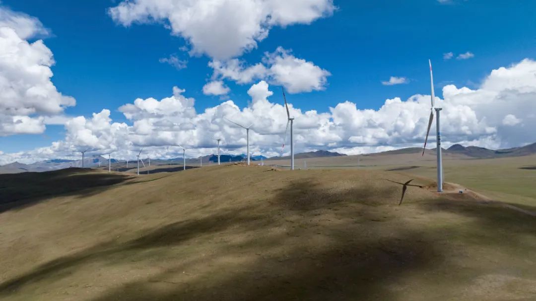 我国海拔最高风电项目 西藏措美哲古风电场二期项目全容量并网发电