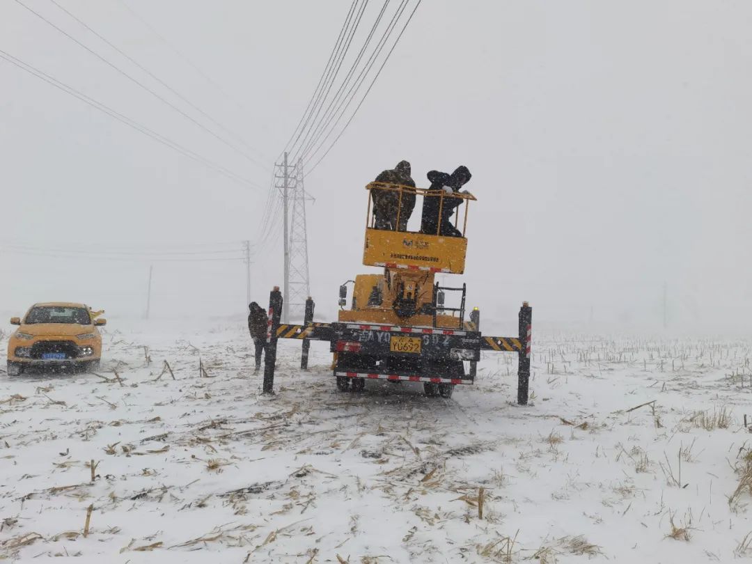 国网长岭县供电公司：踏雪抢修战严寒 不畏风雪保供电