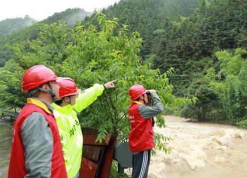 国网洞口县供电公司闻“汛”而动 电力抢修24小时待命